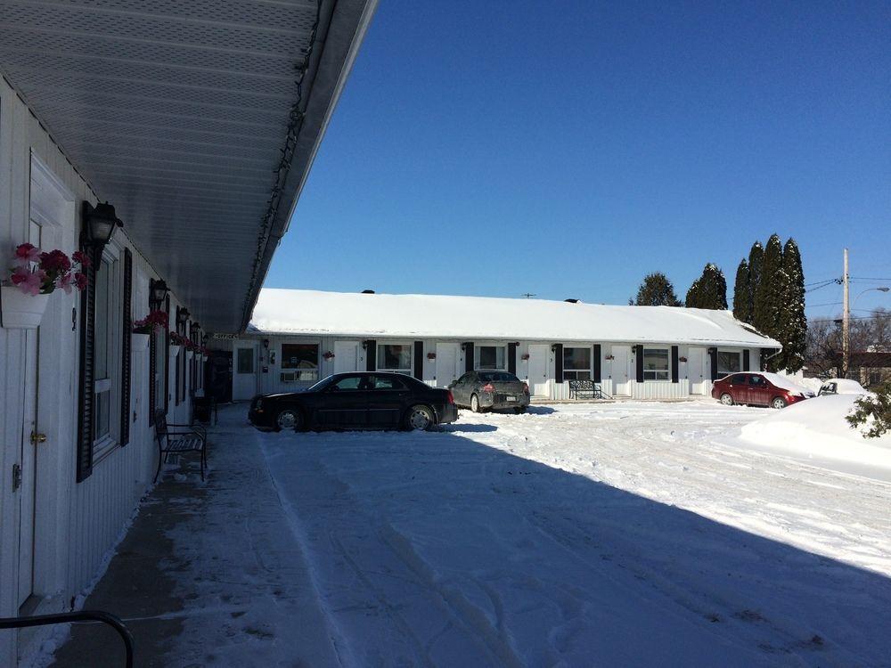 Travellers Motel 2*